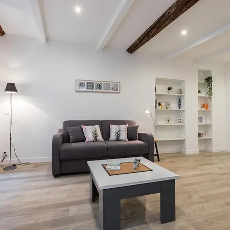 Cosy In The Old Town - St Francois Square Apartment