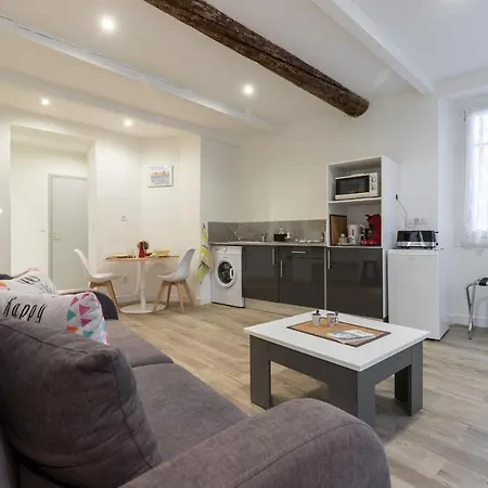Cosy In The Old Town - St Francois Square Apartment *